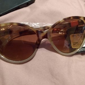 Woman's foster grant sunglasses